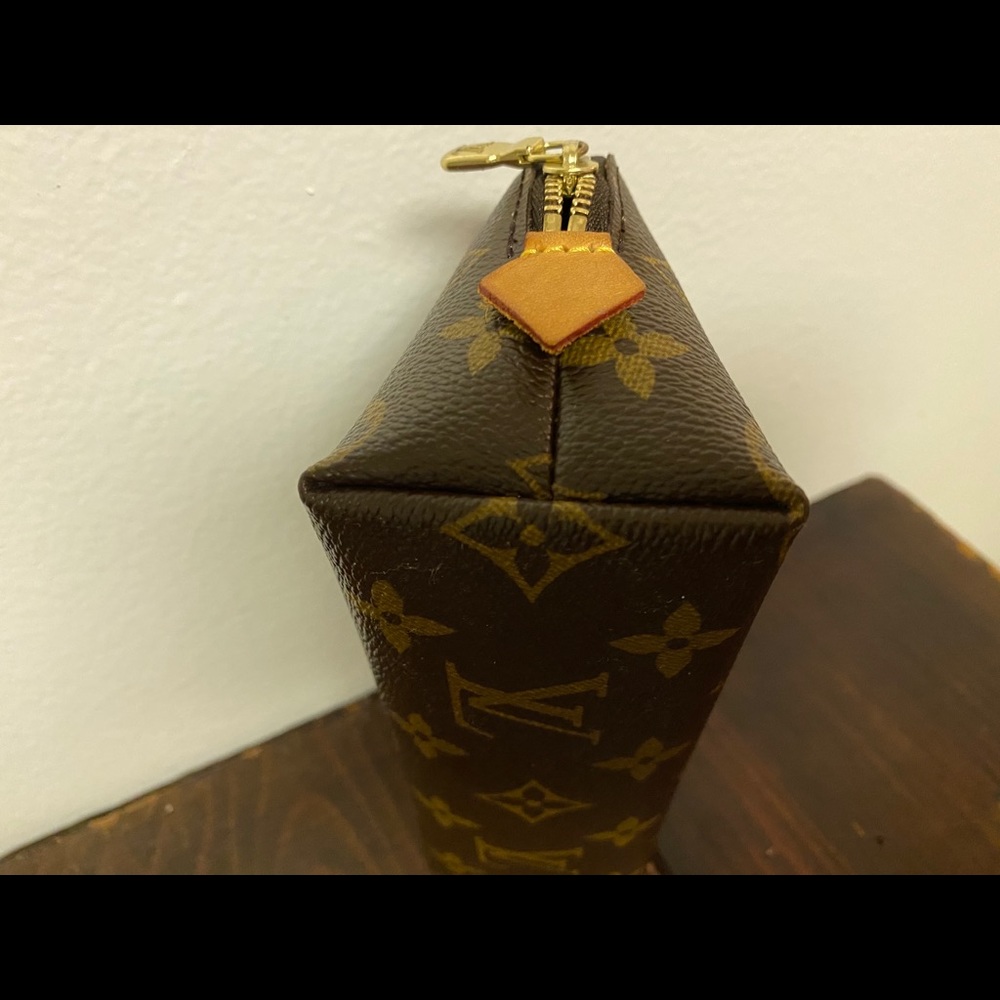 Louis Vuitton cosmetic pouch - Picture 7 of 13
